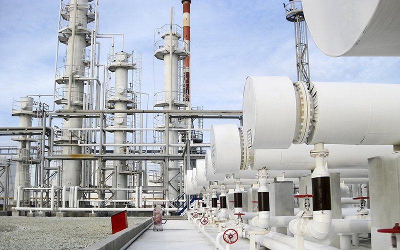 煉油廠的熱交換器、煉油設(shè)備